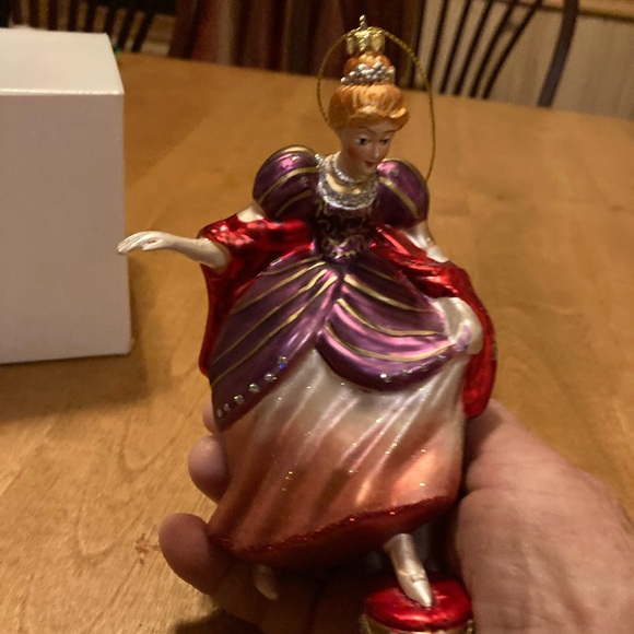 Christmas Loft Cinderella and her pumpkin carriage ornaments - Picture 8 of 15